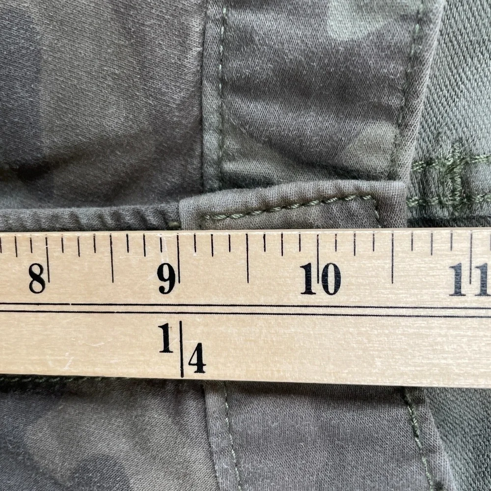 Banana Republic Travel Jean Mens 34x30 Green Camo Slim Fit Stretch Pants